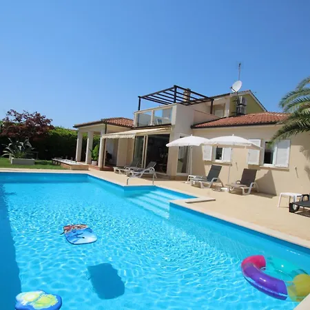 Elegant Hariz Near Porec - Fully Ac & Large Pool