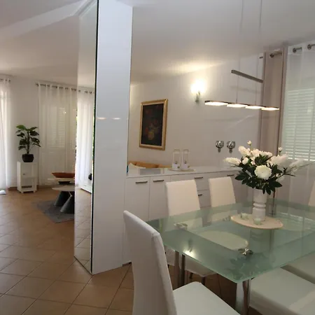 Vila Elegant Hariz Near Porec - Fully Ac & Large Pool
