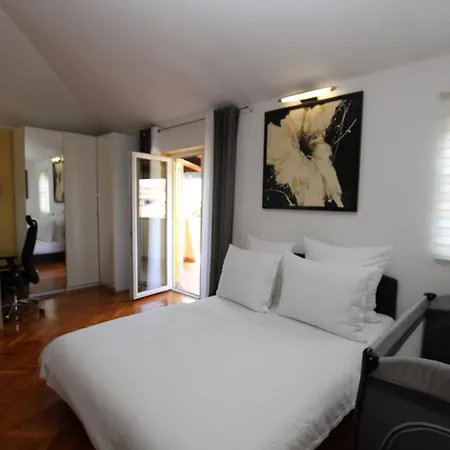 Elegant Hariz Near Porec - Fully Ac & Large Pool فيلة