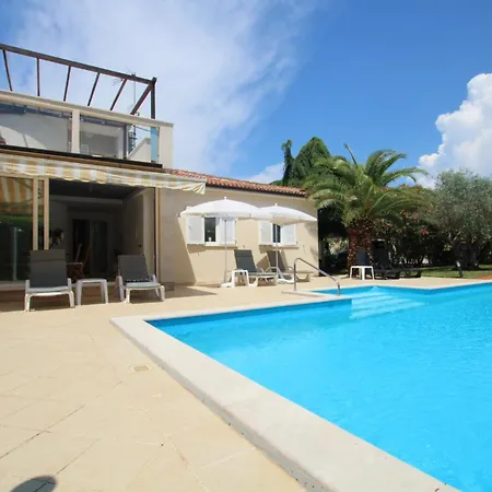 Elegant Hariz Near Porec - Fully Ac & Large Pool Gedići