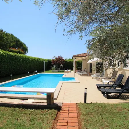 Elegant Hariz Near Porec - Fully Ac & Large Pool *
